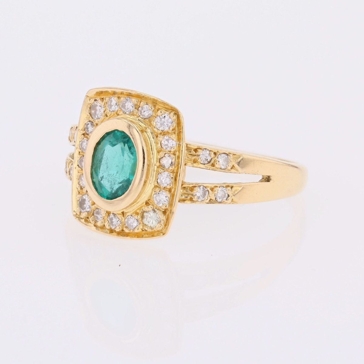 Yellow Gold Ring With An Emerald And Rectangular Diamonds-photo-2