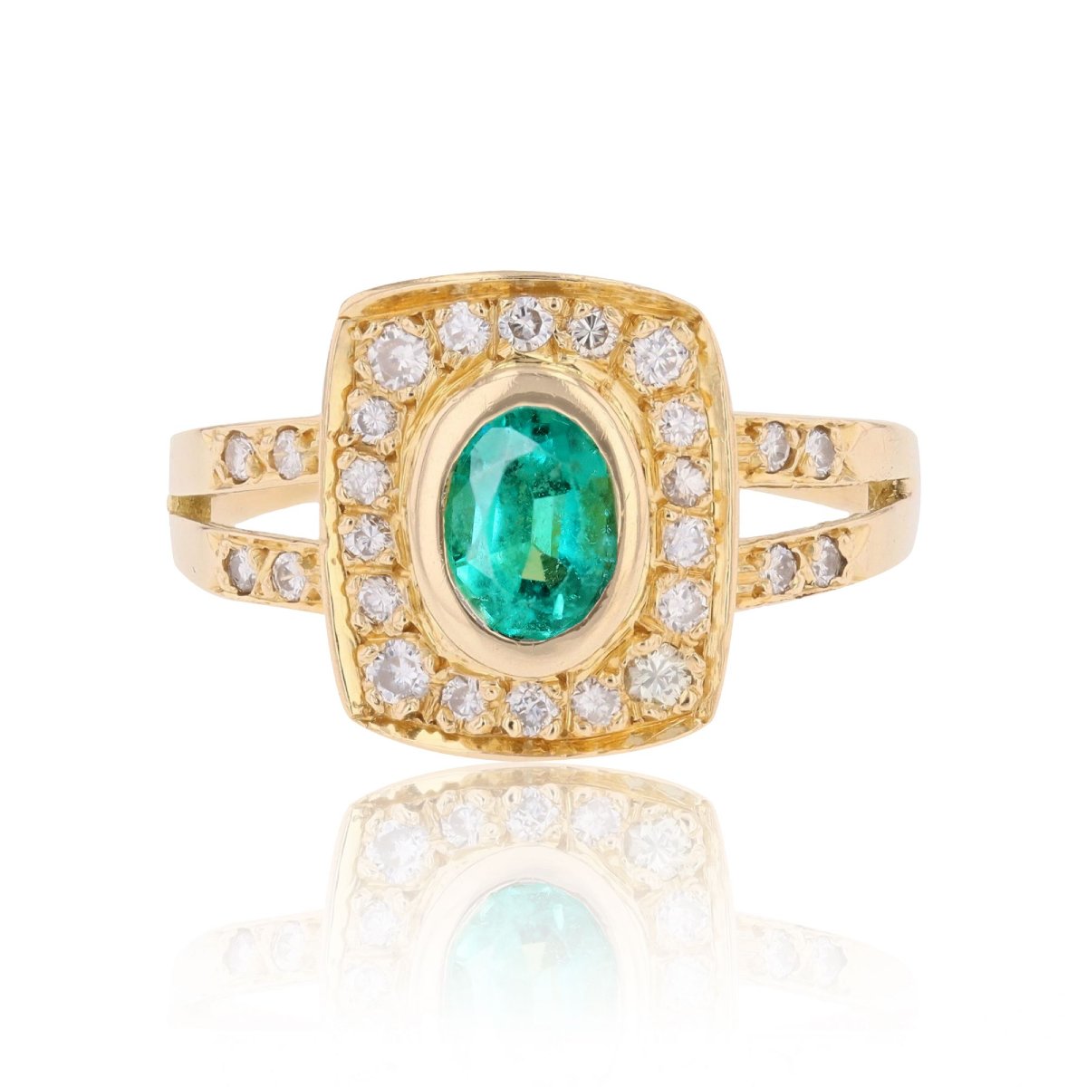 Yellow Gold Ring With An Emerald And Rectangular Diamonds