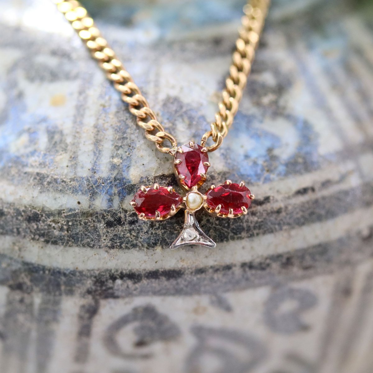 Collier or rose trèfle rubis diamants perle fine-photo-3