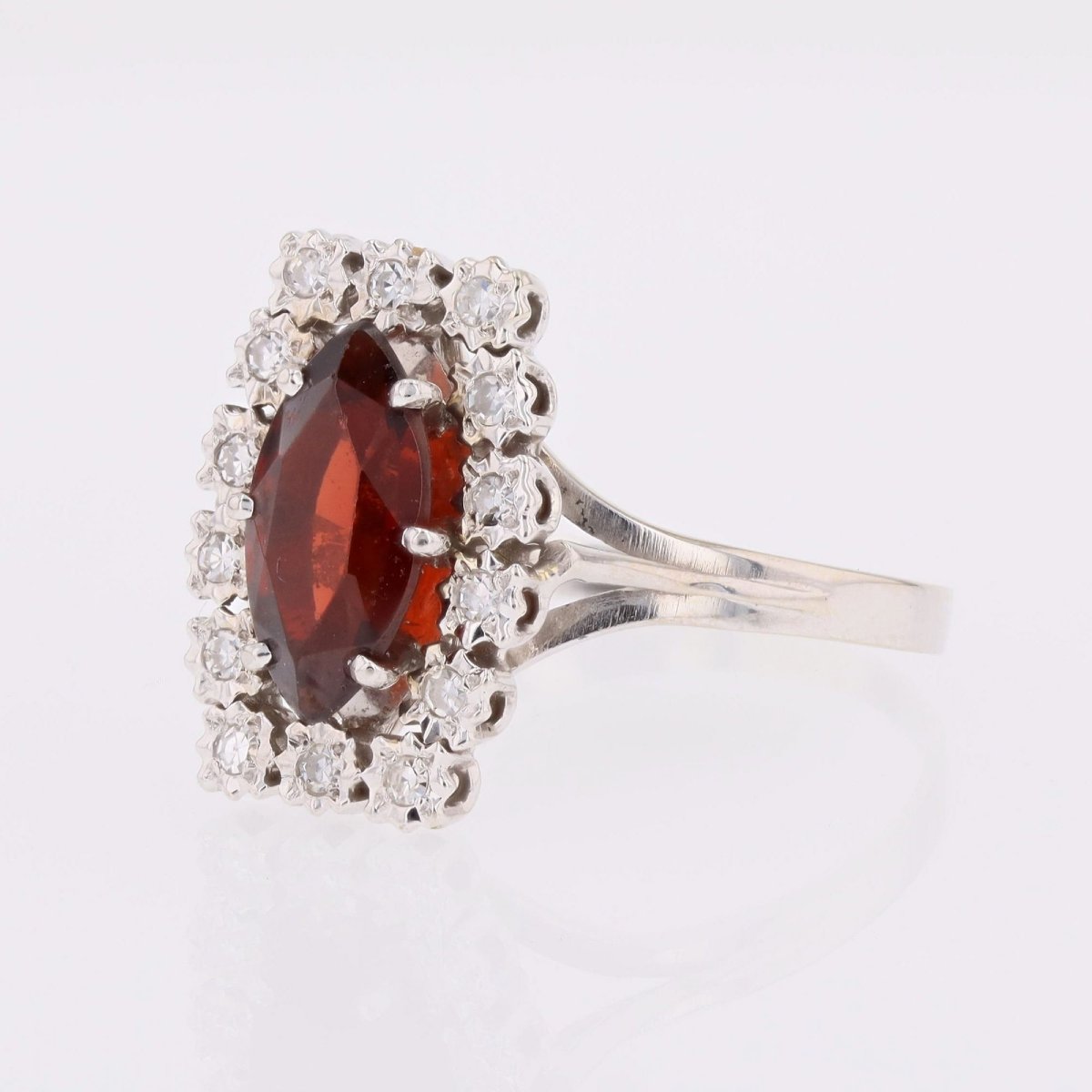 Vintage Ring With A Marquise-cut Garnet And Diamonds-photo-5