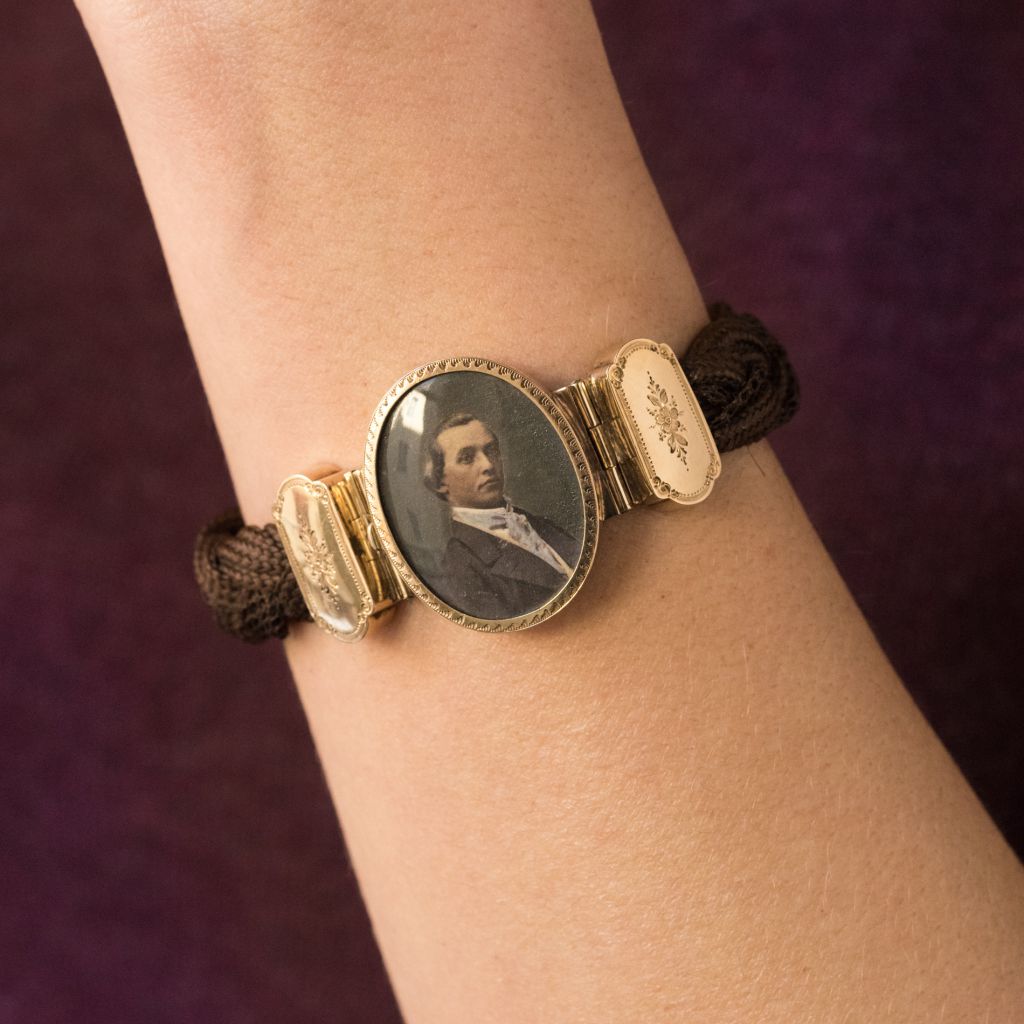 Ancient Hair Miniature Bracelet Of An Elegant-photo-4