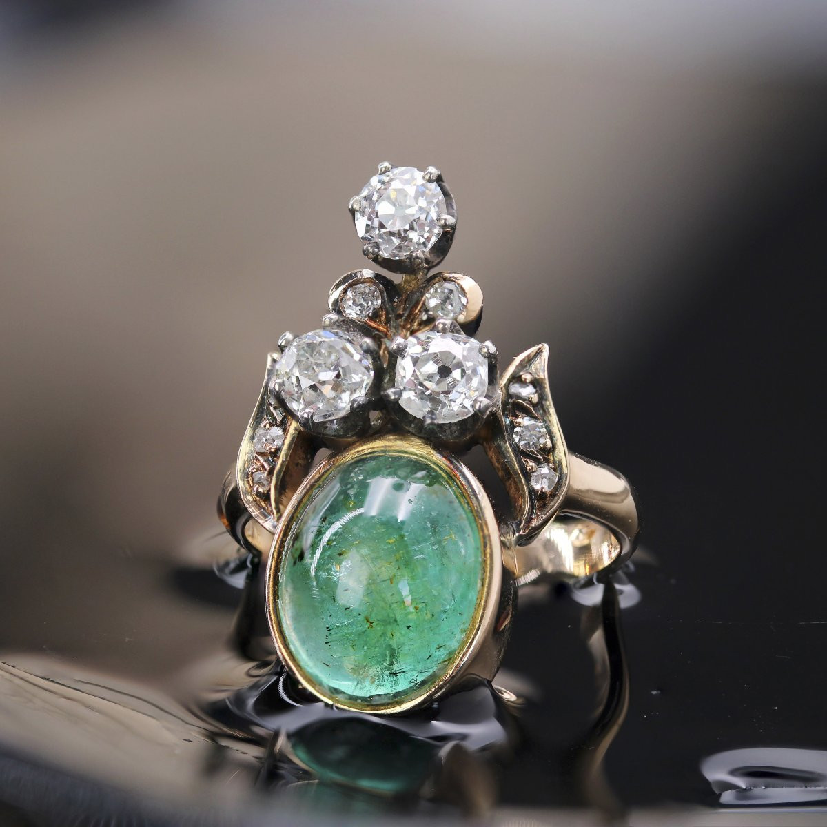 Emerald Duchess Ring Cabochon And Diamonds-photo-6