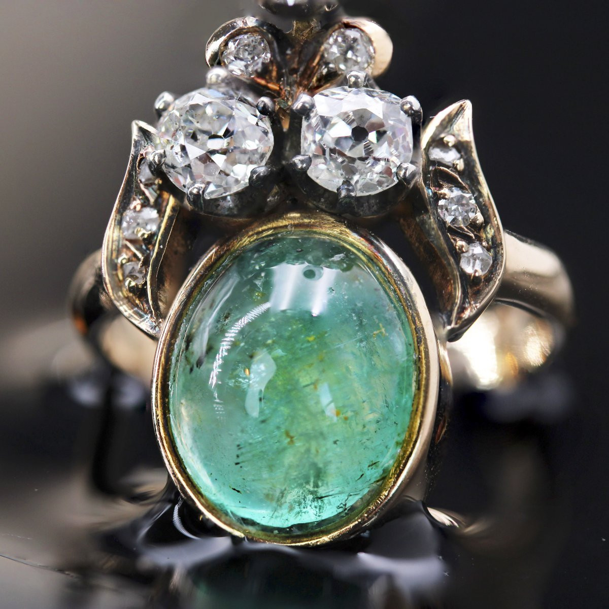 Emerald Duchess Ring Cabochon And Diamonds-photo-7