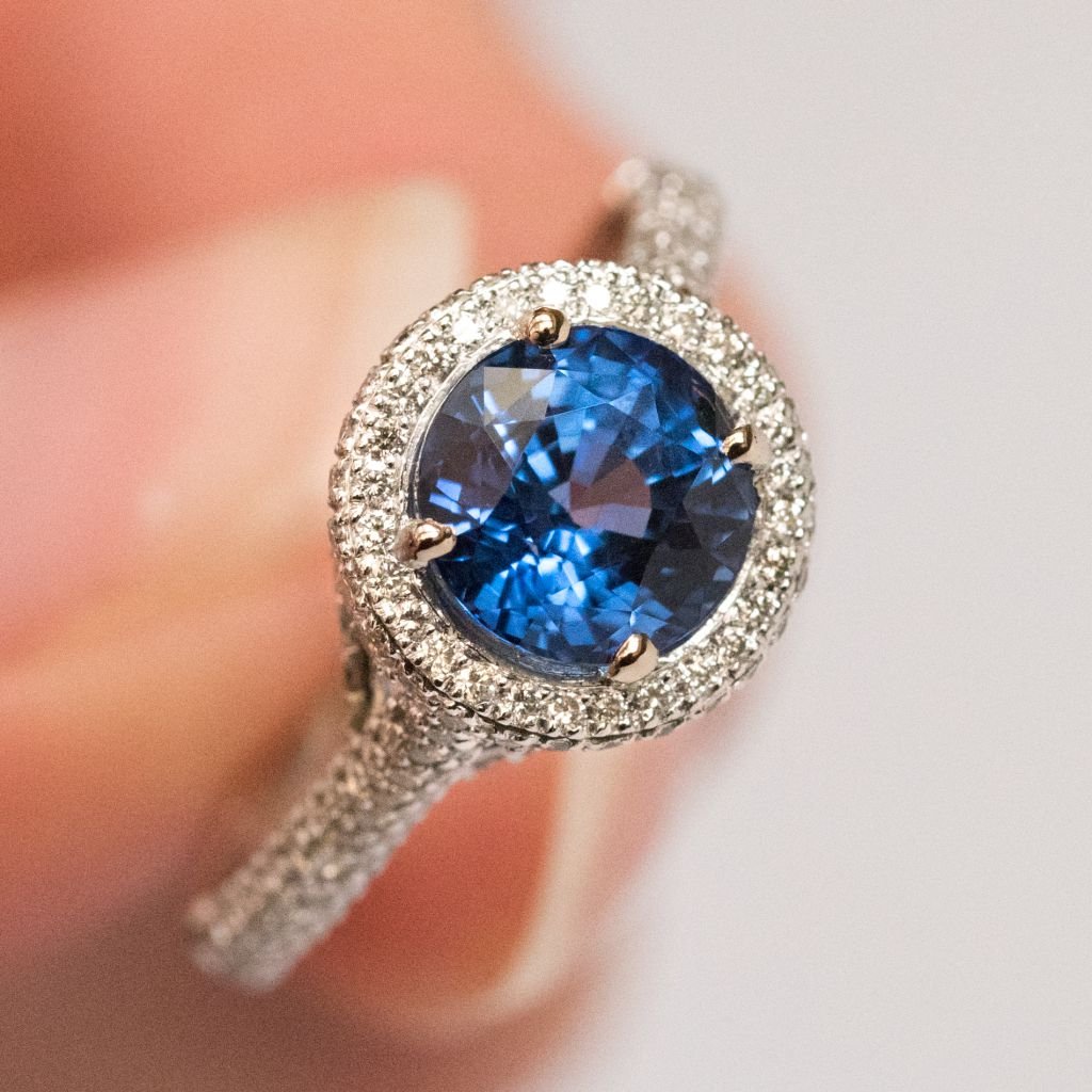 Ceylon And Diamonds Sapphire Ring-photo-5