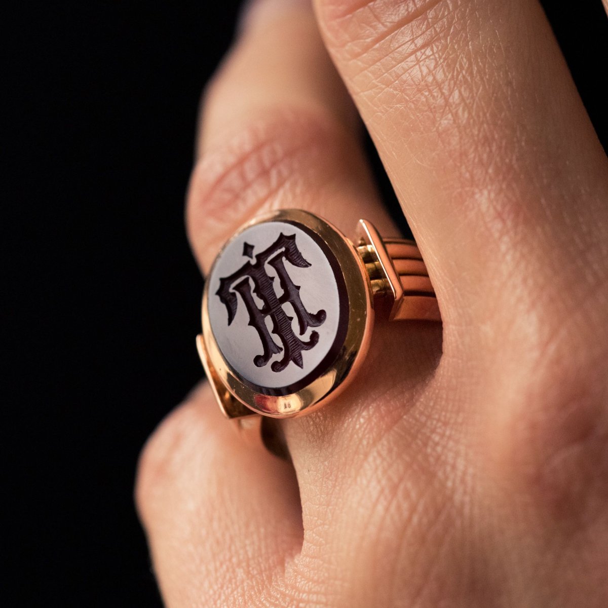 Gold And Intaglio Signet Ring On Carnelian-photo-4