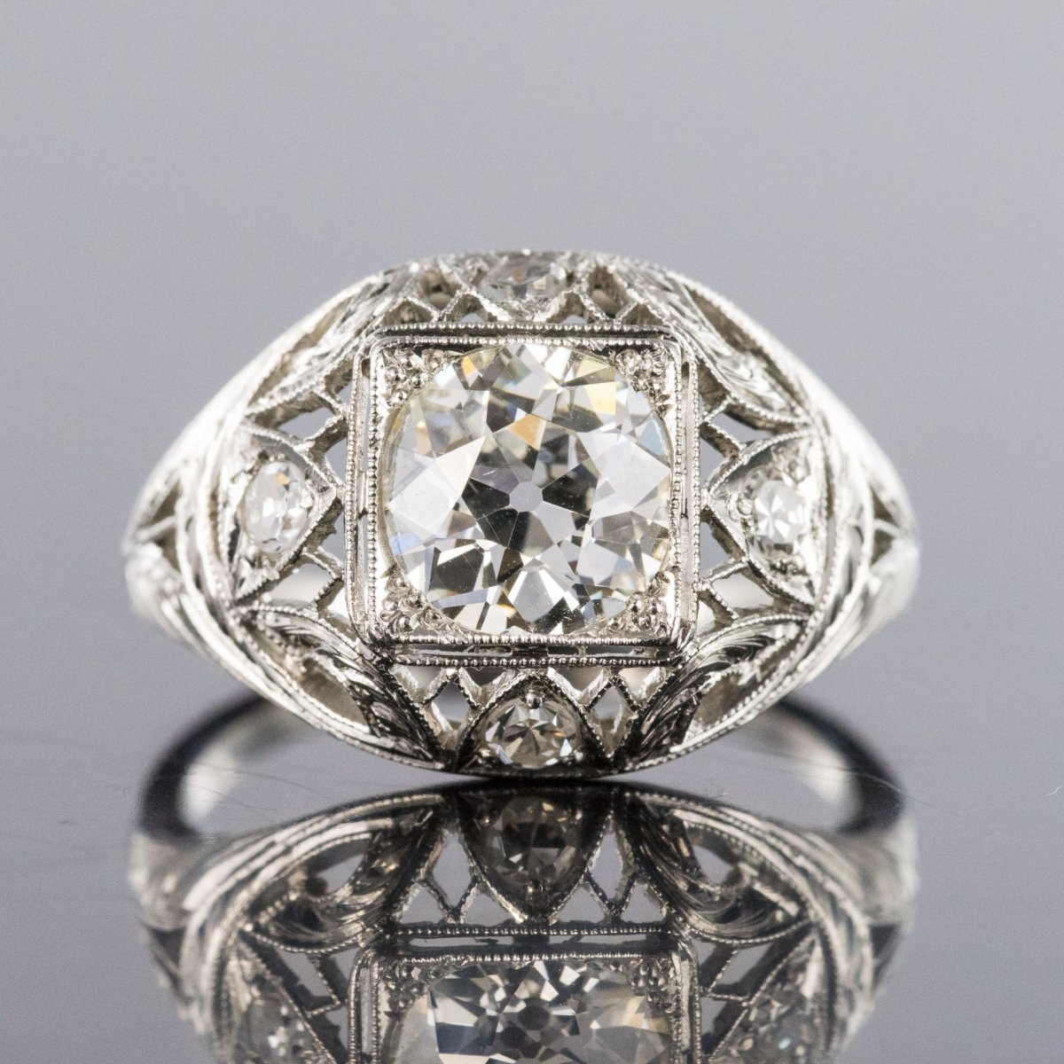 Old Platinum Lace Diamonds Ring-photo-3