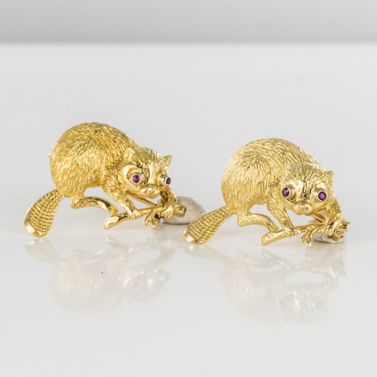 Pair Of Gold Beavers Brooches-photo-4