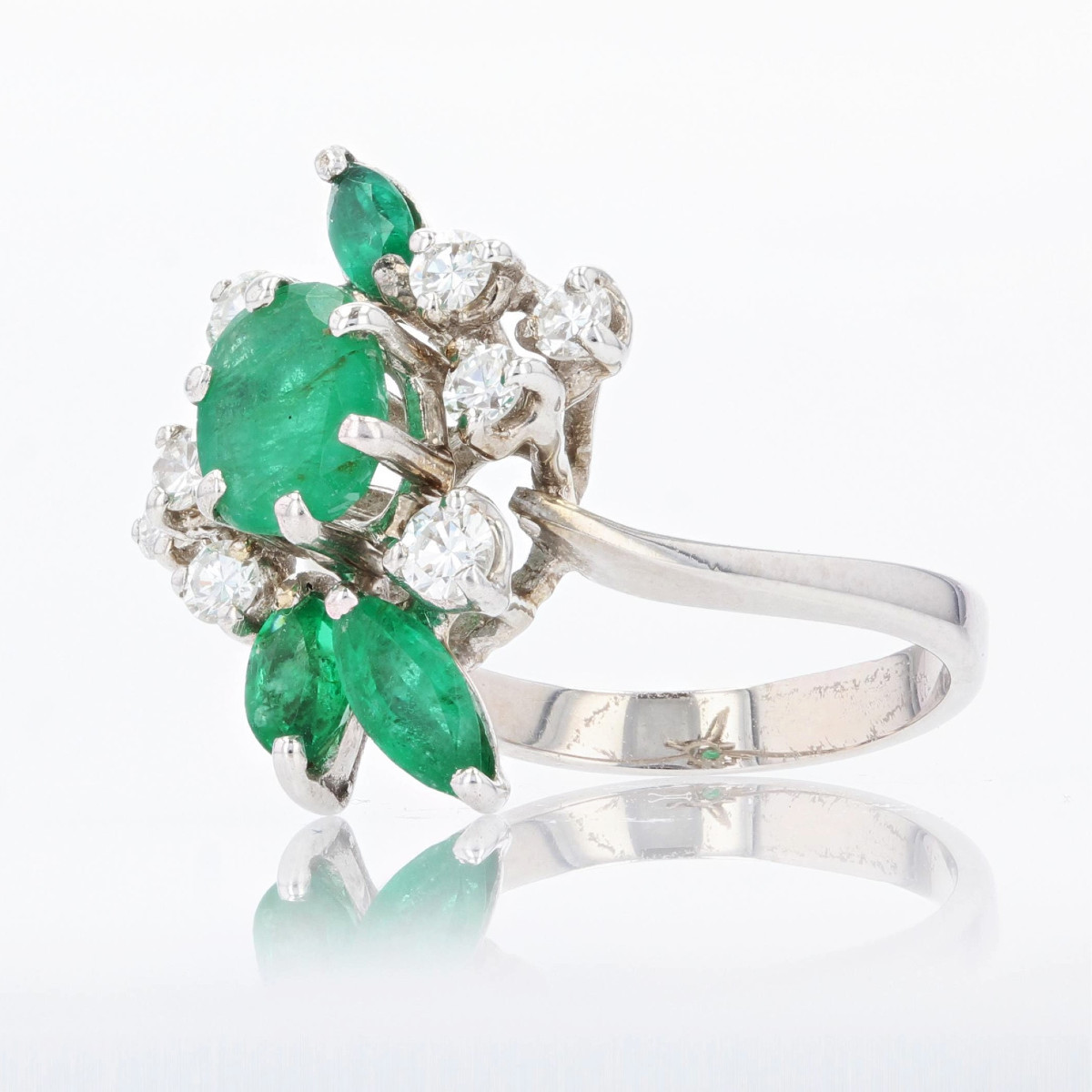 Vintage Emeralds And Diamonds Ring-photo-3