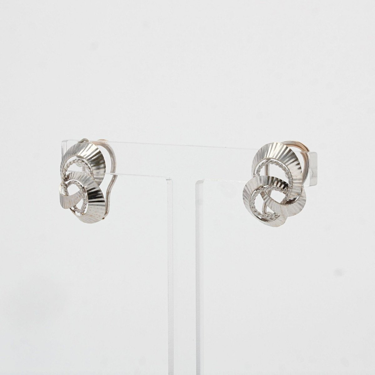 Vintage White Gold Clip-on Earrings-photo-3
