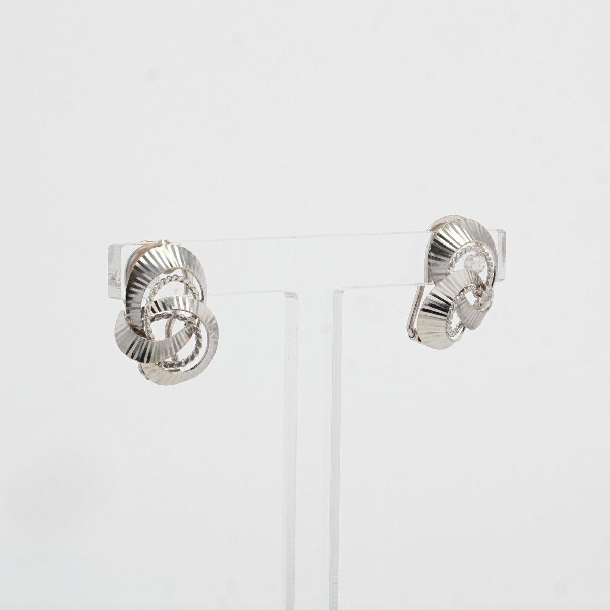 Vintage White Gold Clip-on Earrings-photo-5