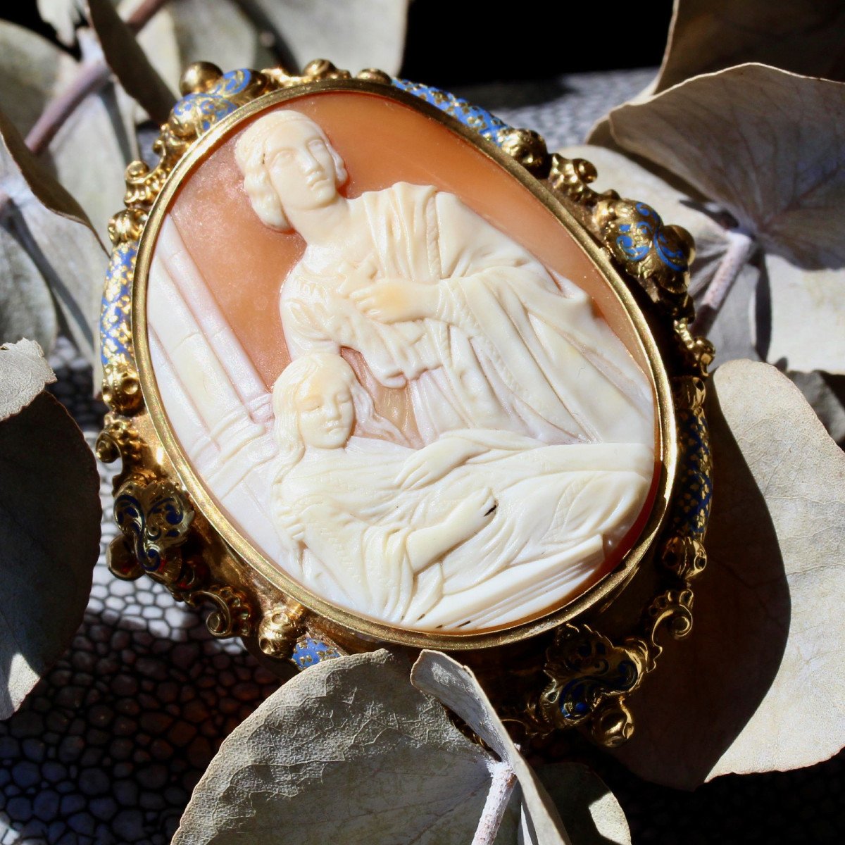 Old Cameo Brooch And Its Blue Enamel-photo-6