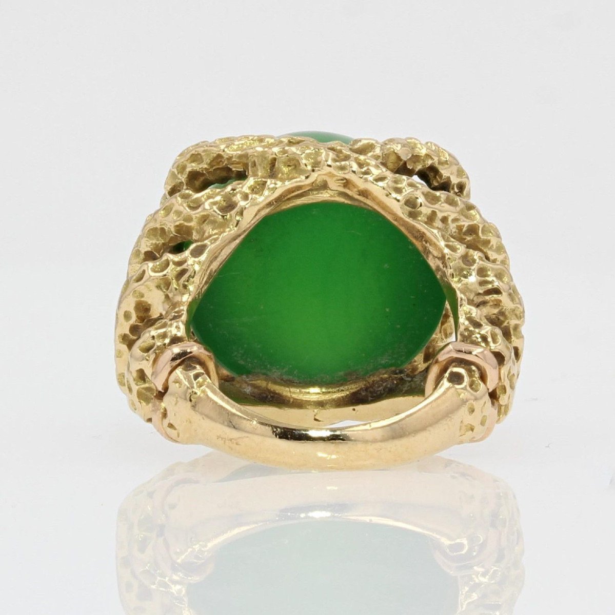 Chrysoprase And Chiseled Gold Ring-photo-4