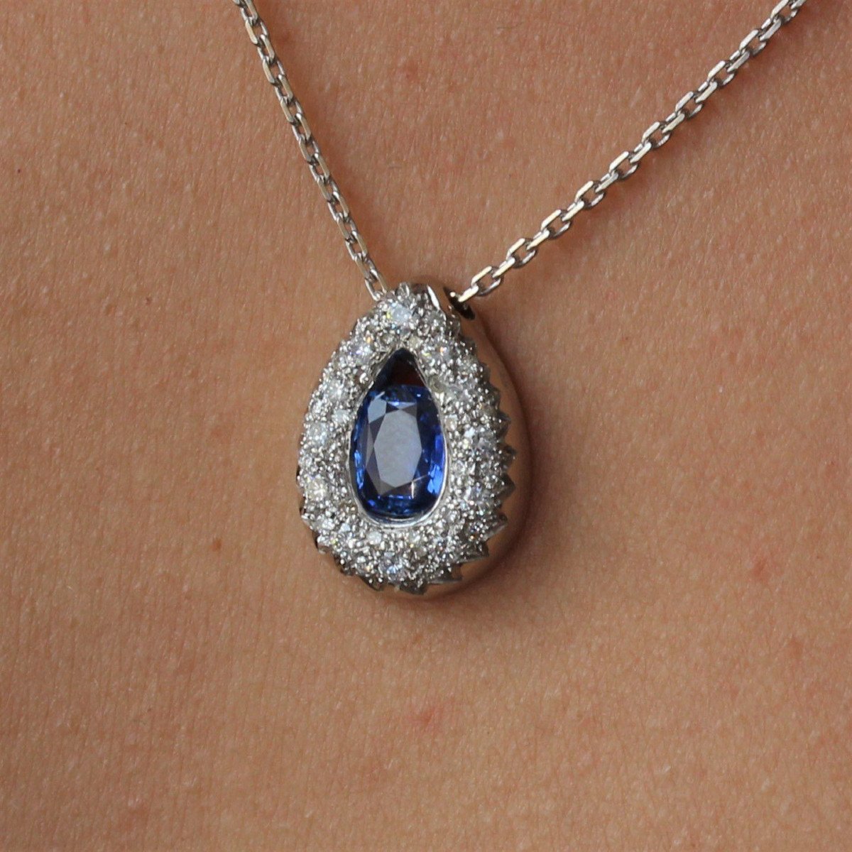 Drop Sapphire Diamond Pendant And Its Chain-photo-3