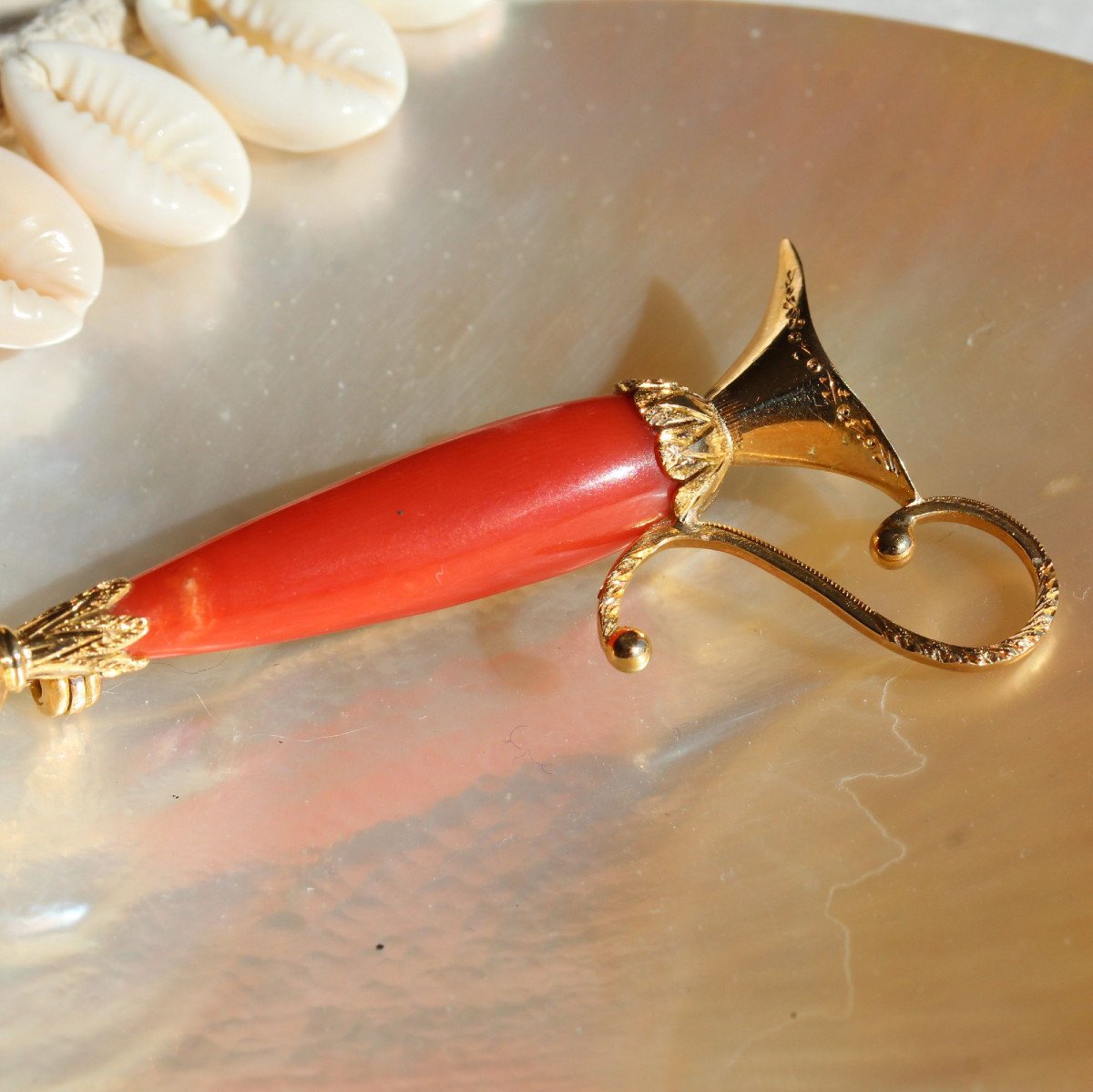 Old Coral And Gold Brooch-photo-5