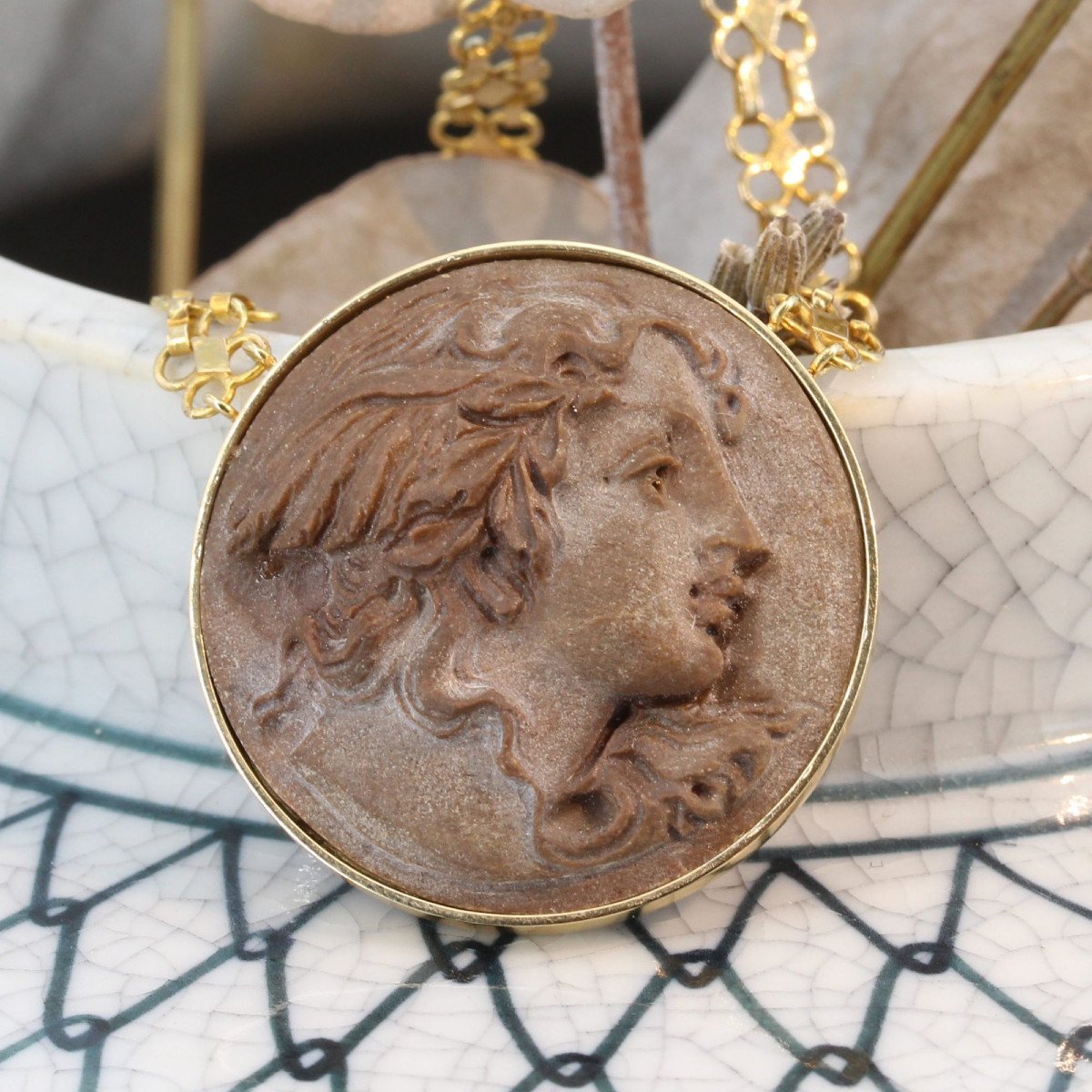 Collier Camées Sur Pierres De Lave Et Or-photo-3