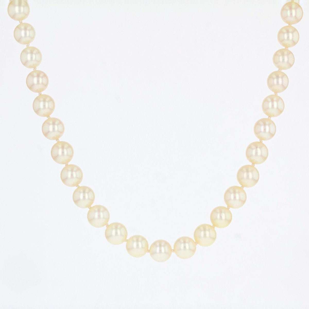Second hand shop pearl necklace