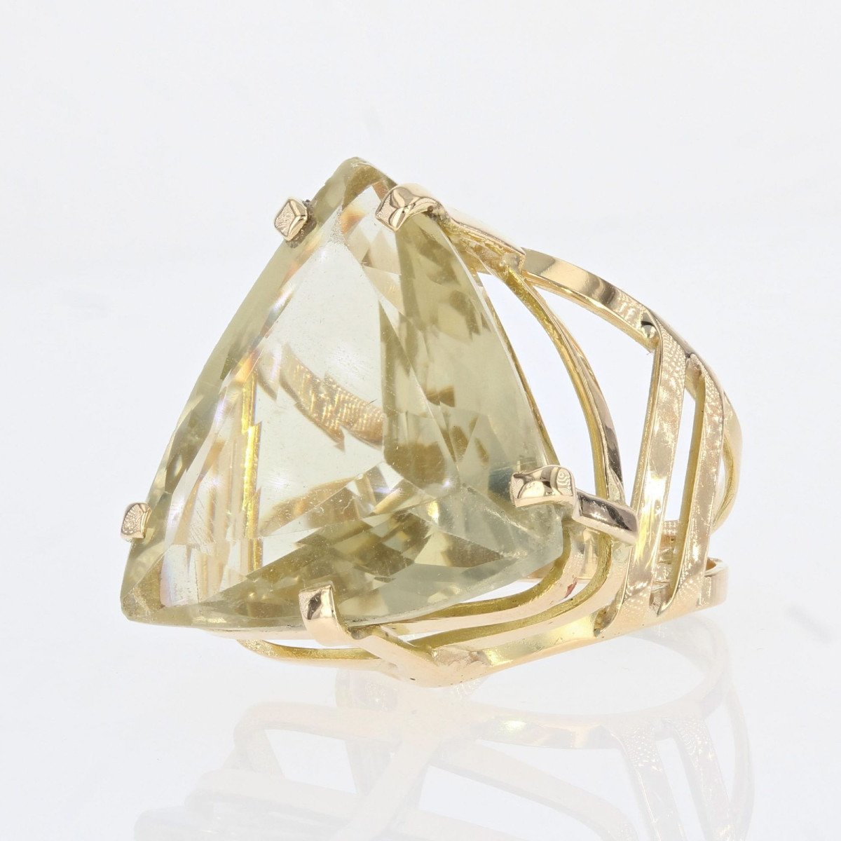 Lemon Quartz Ring And Its Vintage Gold Frame-photo-3