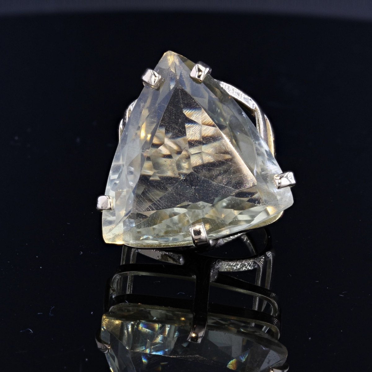 Lemon Quartz Ring And Its Vintage Gold Frame-photo-3