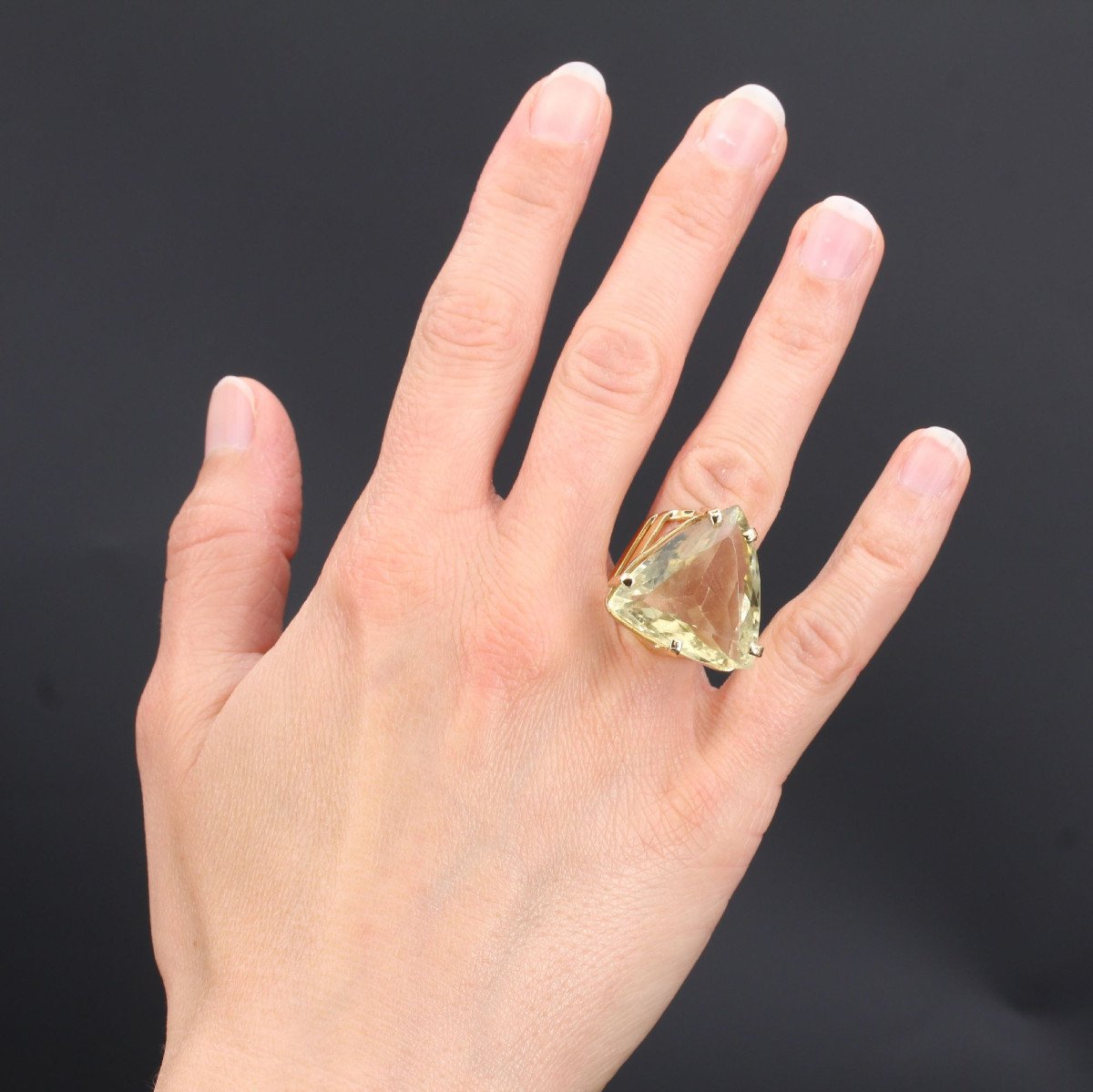 Lemon Quartz Ring And Its Vintage Gold Frame-photo-4