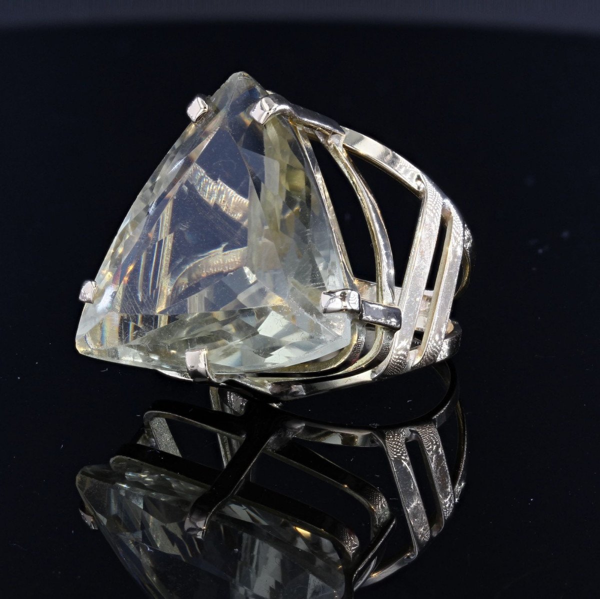 Lemon Quartz Ring And Its Vintage Gold Frame-photo-1