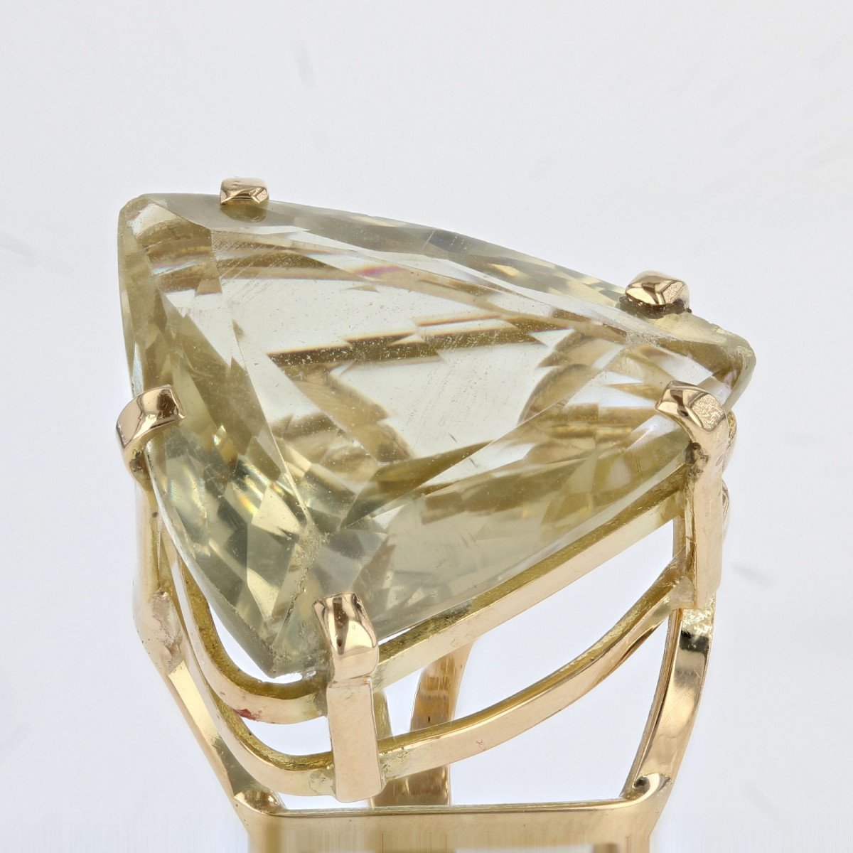 Lemon Quartz Ring And Its Vintage Gold Frame-photo-4