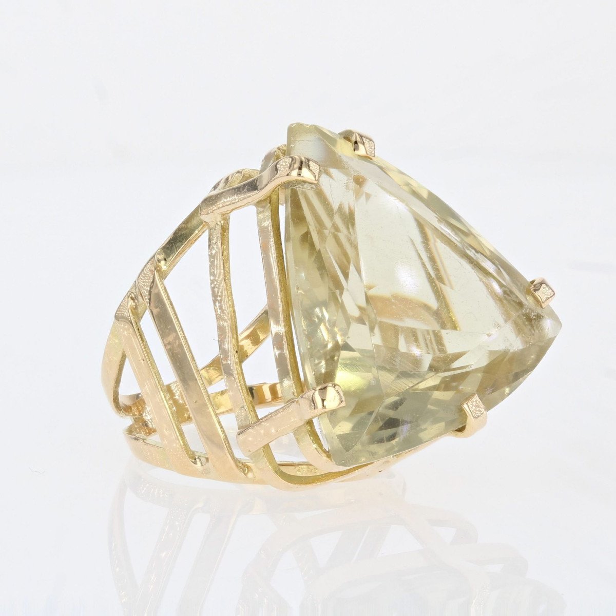 Lemon Quartz Ring And Its Vintage Gold Frame-photo-6