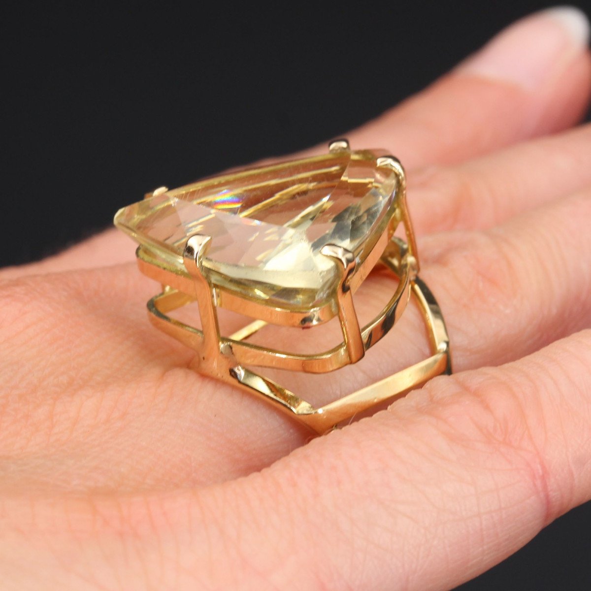 Lemon Quartz Ring And Its Vintage Gold Frame-photo-7