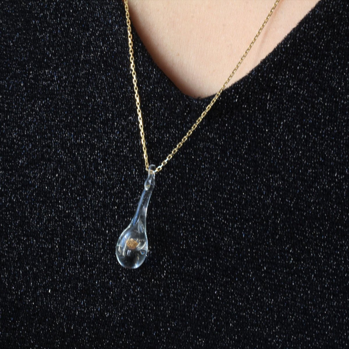 Gold Chain And Its Glass Pendant And Gold Glitter-photo-2