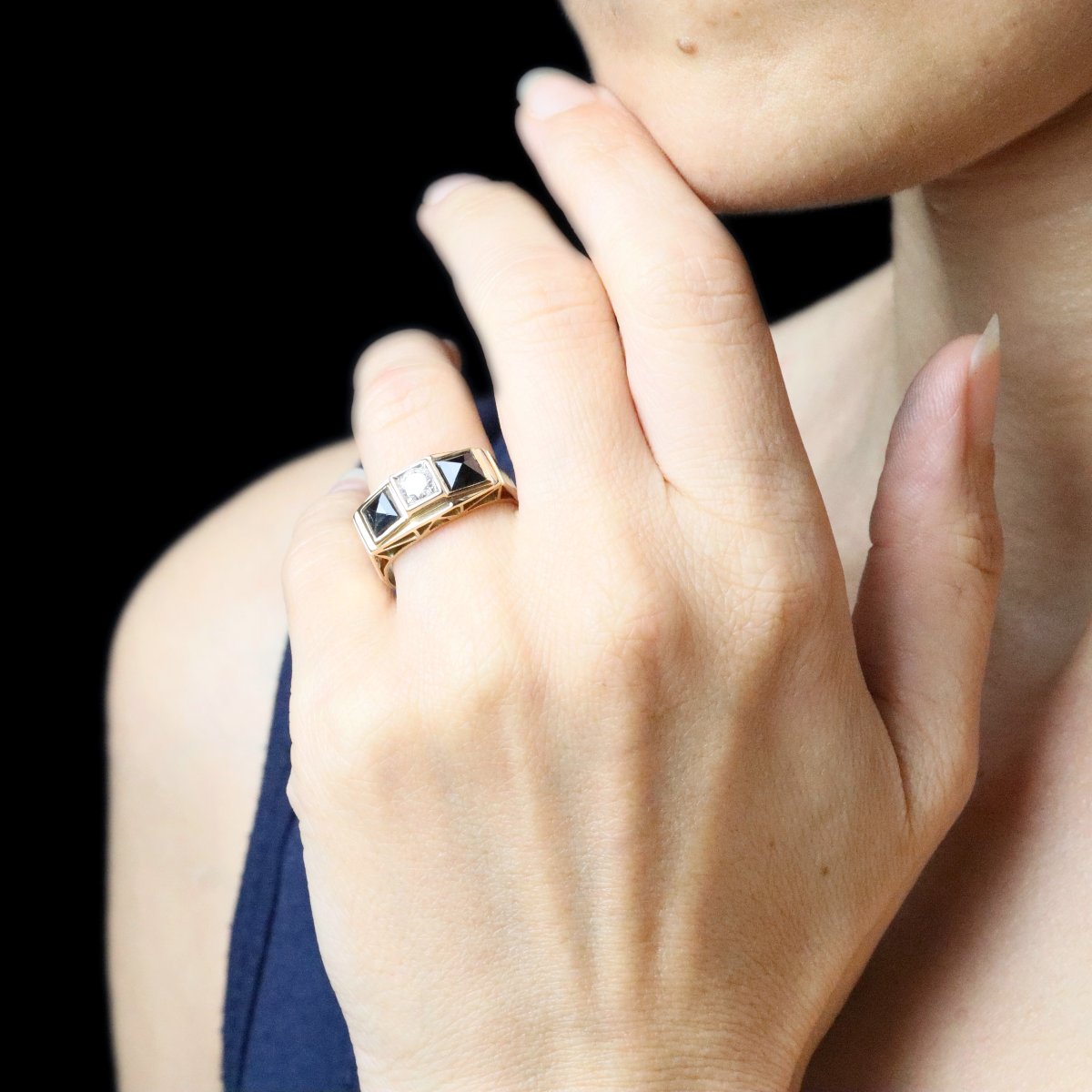 Bague Art Déco Saphirs Et Diamants En Jarretière-photo-1