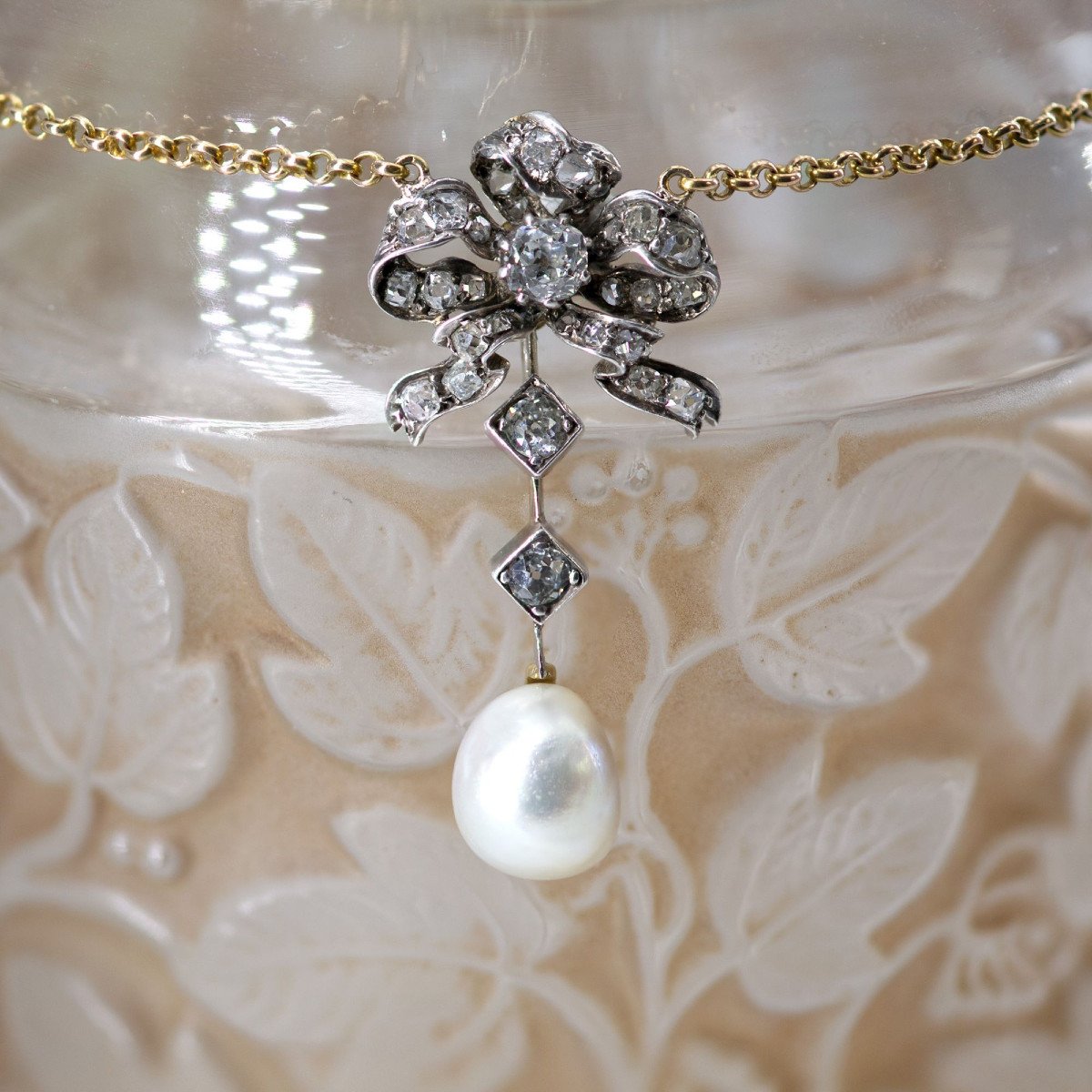 Old Diamond Knot And Fine Pearl Necklace-photo-4