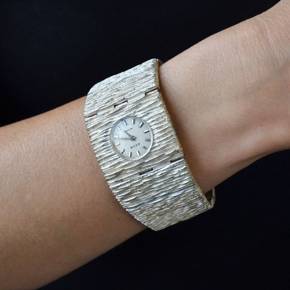 Vintage Textured Silver Watch-photo-1