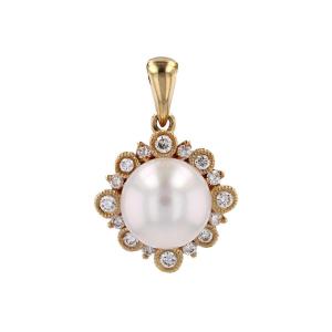 Japanese Pearl Pendant And Its Brilliant Diamond Surroundings