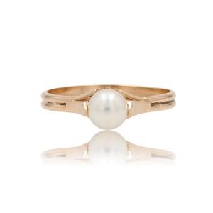 Yellow Gold Solitaire Ring With Cultured Pearl