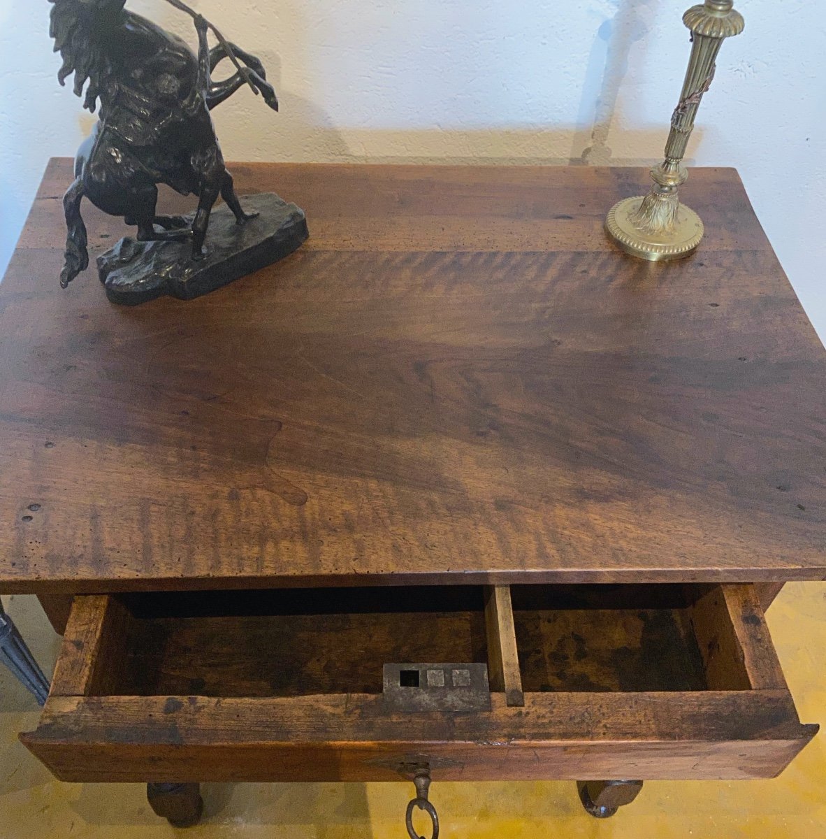 17th Century Table In Mahogany On Baluster Feet With A Key Locking Drawer-photo-3
