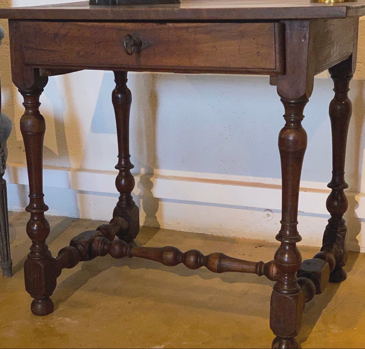 17th Century Table In Mahogany On Baluster Feet With A Key Locking Drawer-photo-4