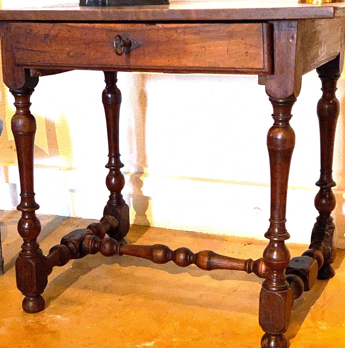 17th Century Table In Mahogany On Baluster Feet With A Key Locking Drawer-photo-3