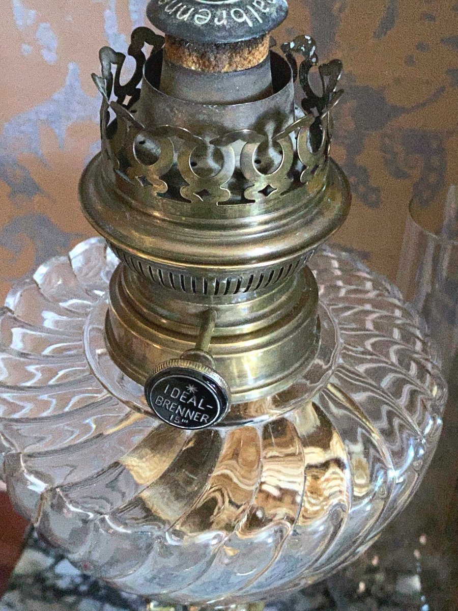 Putto En Bronze   Sur Base En Breche Des Pynénees Tenant Un Globe De Lampe En Crystal Torsadé-photo-3