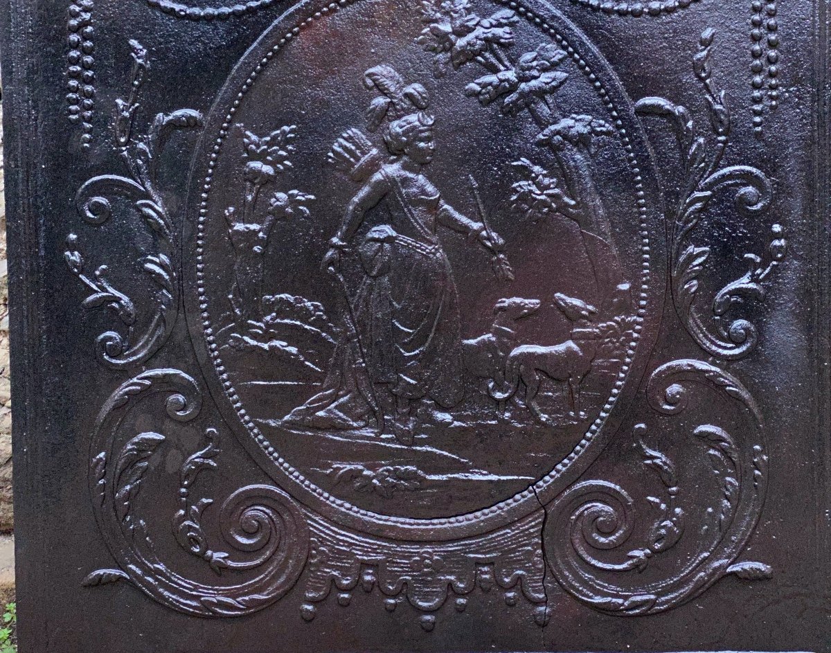 grande  Plaque De Cheminée  de château   XVIIIè  En Fonte  époque  Louis XVI  de Diane   Chasseresse -photo-2