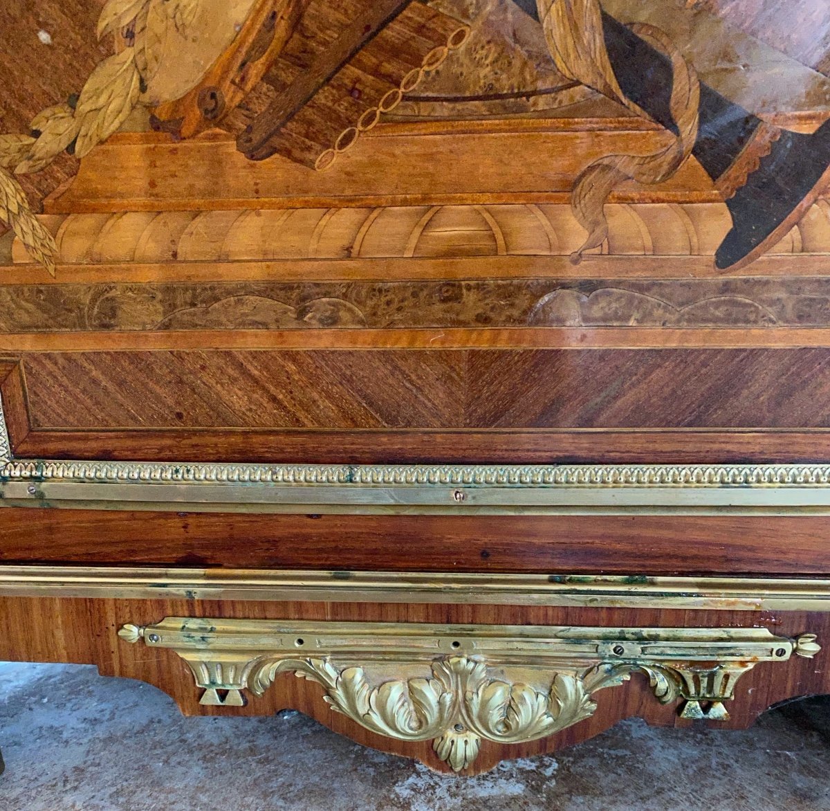Encoignure   XVIII  ème  En  Marqueterie  De Fleurs Et Instruments De Musique   Dessus  Marbre -photo-4