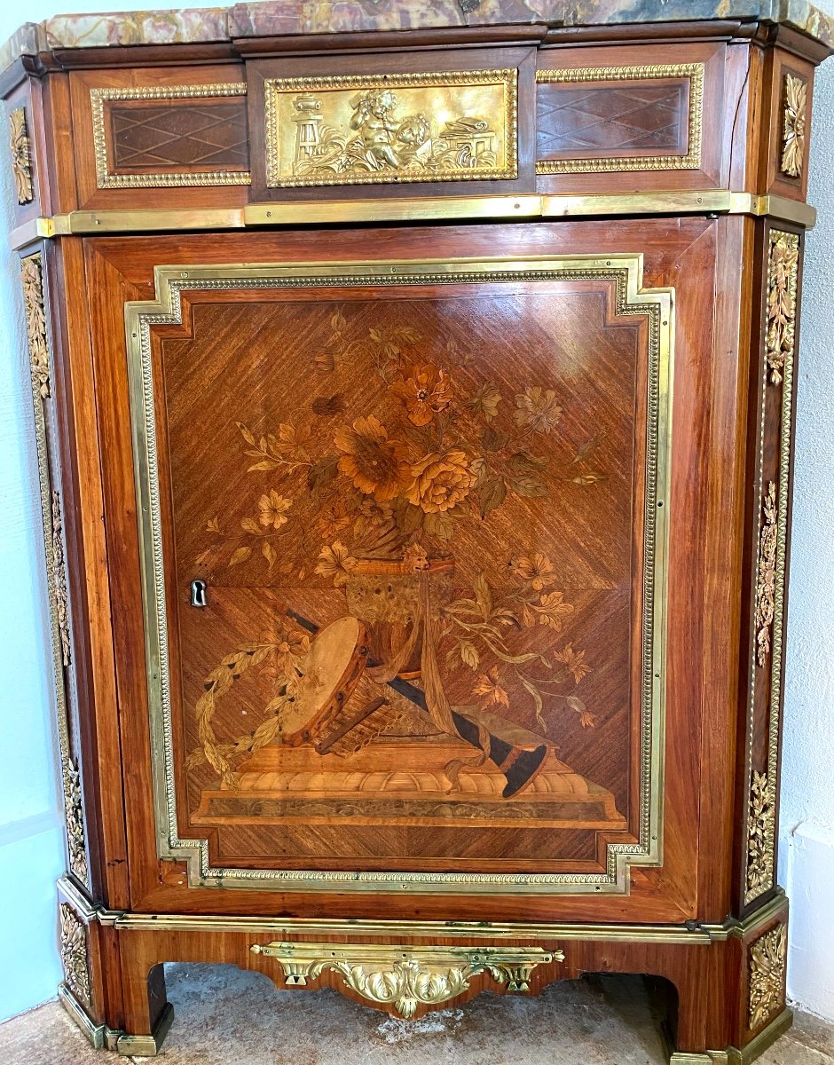 Encoignure   XVIII  ème  En  Marqueterie  De Fleurs Et Instruments De Musique   Dessus  Marbre 