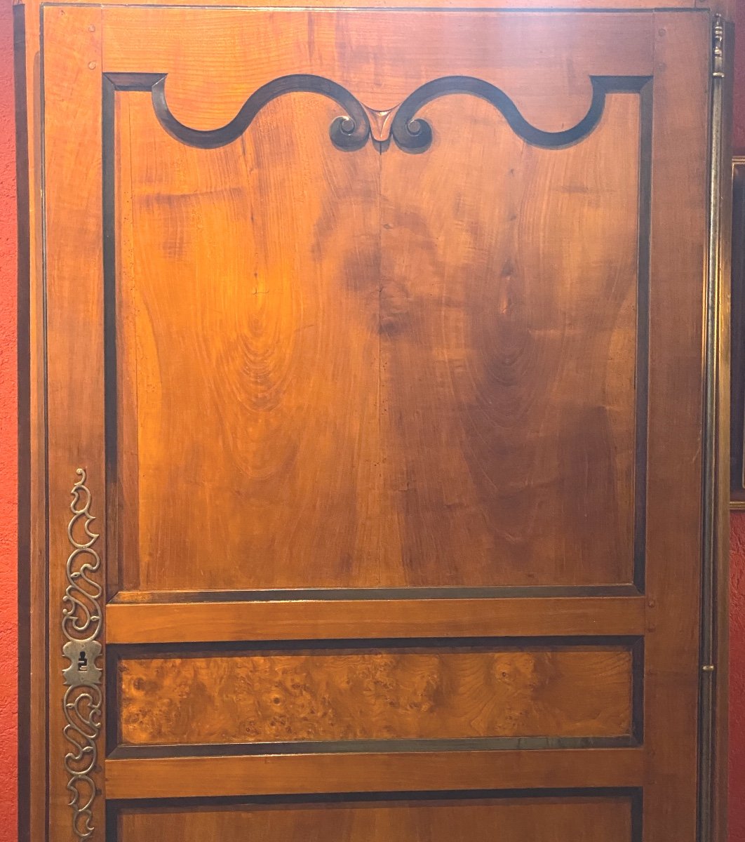 Bonnetière  XIX   En Merisier  Un  Panneau En Placage De Loupe d'Orme Et Motifs En Marqueterie-photo-3