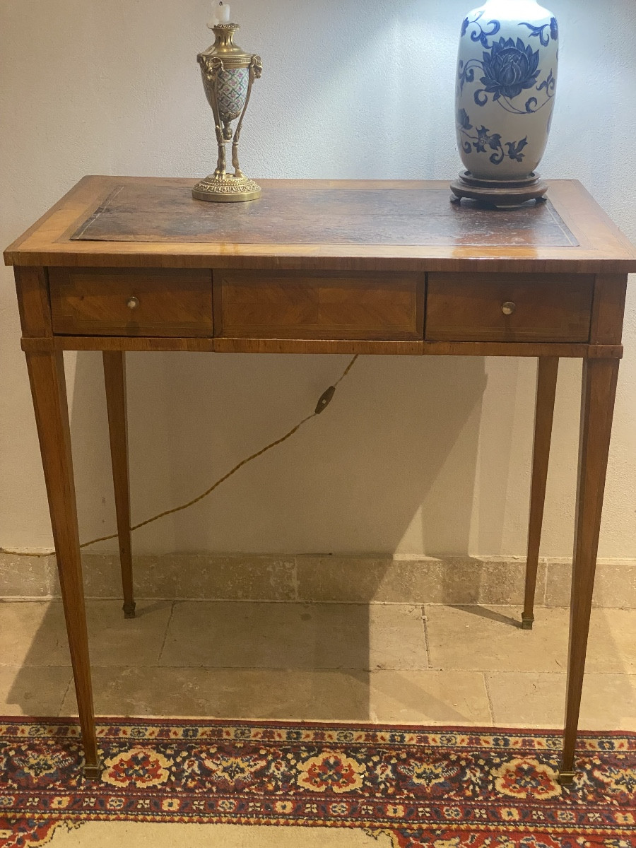 Small Louis XVI Period Precious Wood Desk With Two Drawers And Original Leather Top  