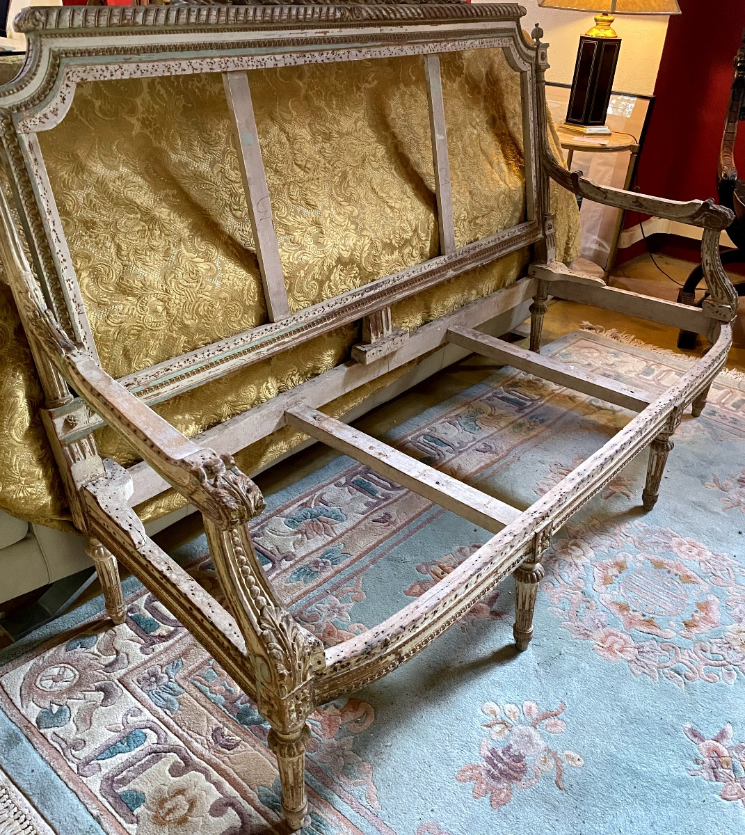 BANQUETTE  PROVENÇALE  LOUIS XVI   CERUSÉE  SAFRAN  VERT  ,BLANC   RICHEMENT SCULPTÉE À  GARNIR