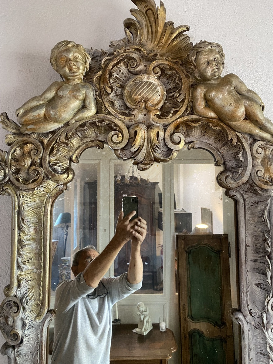   GRAND MIRROIR XIX ème  EN BOIS  PEINT  RICHEMENT SCULPTÉ DE  DEUX PUTTI  -photo-2