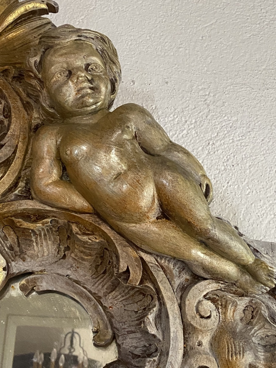   GRAND MIRROIR XIX ème  EN BOIS  PEINT  RICHEMENT SCULPTÉ DE  DEUX PUTTI  -photo-3