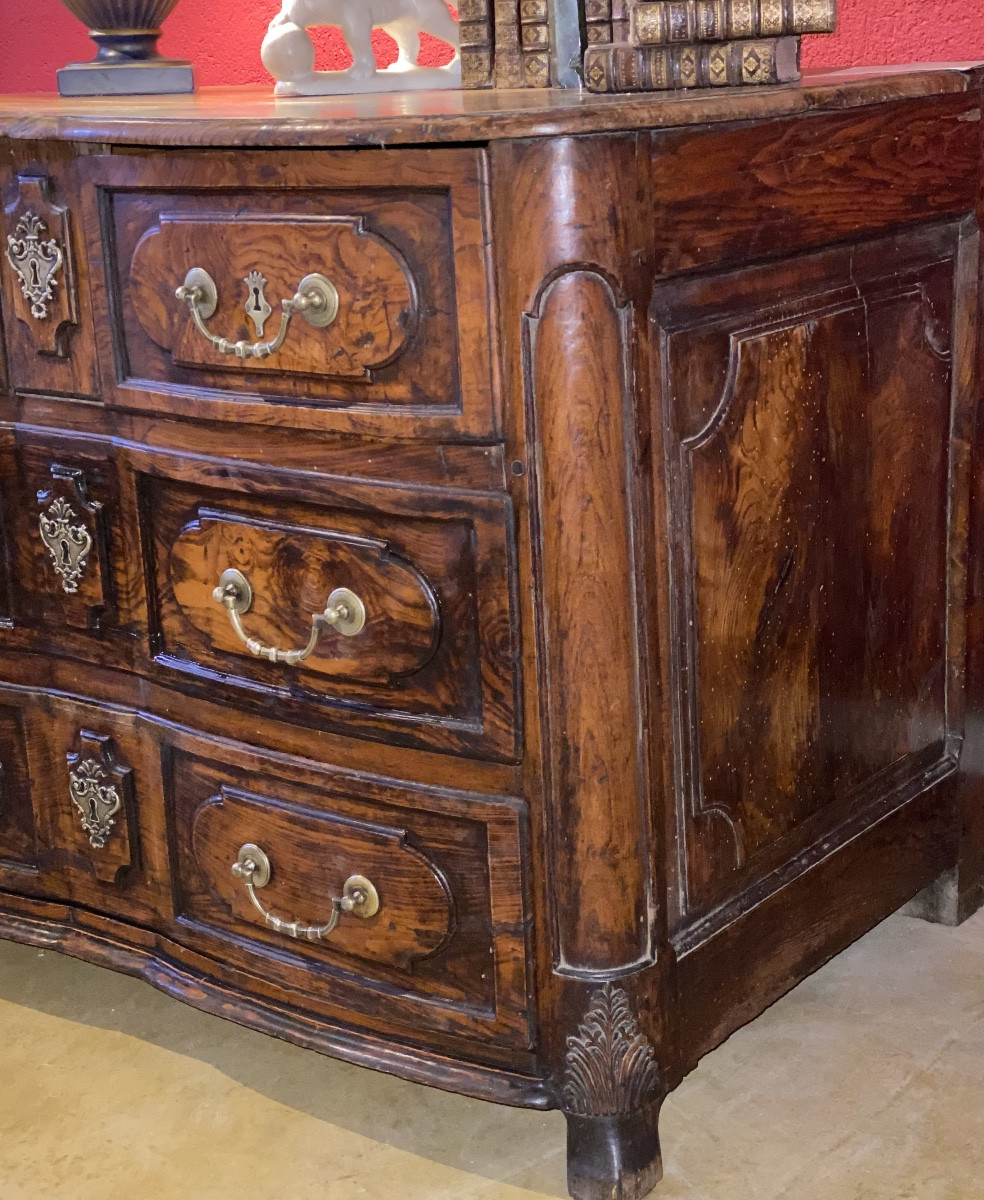 Louis XIV Period Castle Crestoide Commodel In Solid Elm Burry With Four Drawers -photo-3