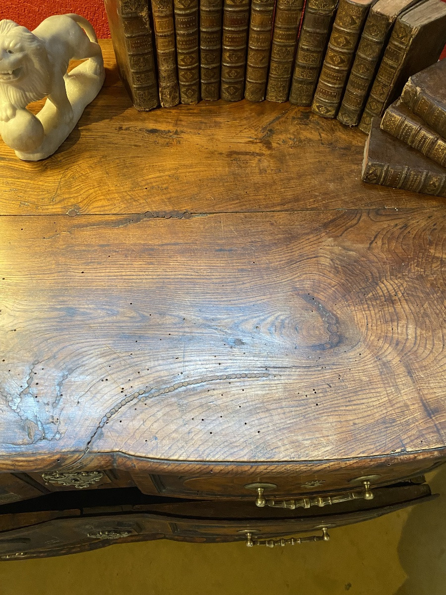 Louis XIV Period Castle Crestoide Commodel In Solid Elm Burry With Four Drawers -photo-3