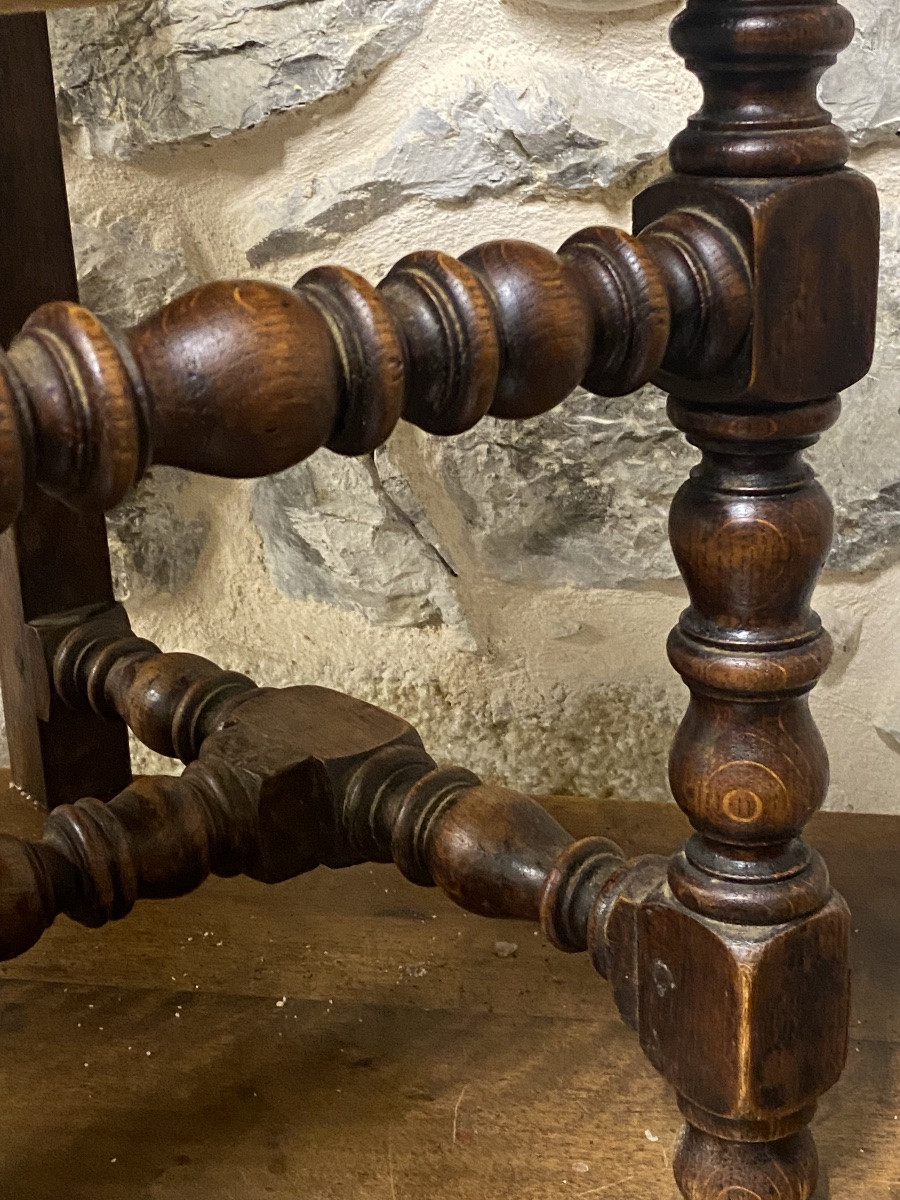 QUATRE CHAISES  ÉPOQUE LOUIS XIII EN  CHÂTAIGNIER   GARNIS  DE   VELOUR   DORÉ À   RAYURES -photo-2