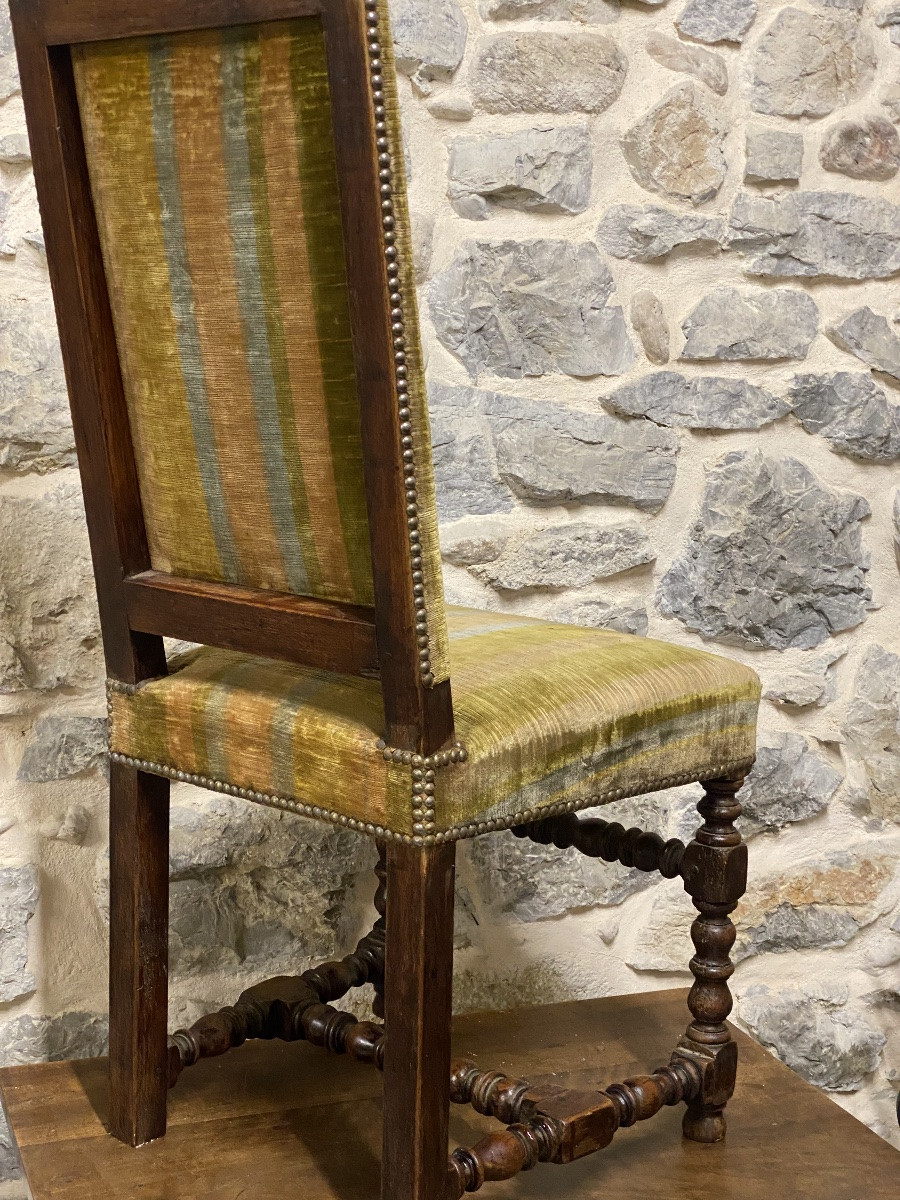 QUATRE CHAISES  ÉPOQUE LOUIS XIII EN  CHÂTAIGNIER   GARNIS  DE   VELOUR   DORÉ À   RAYURES -photo-3