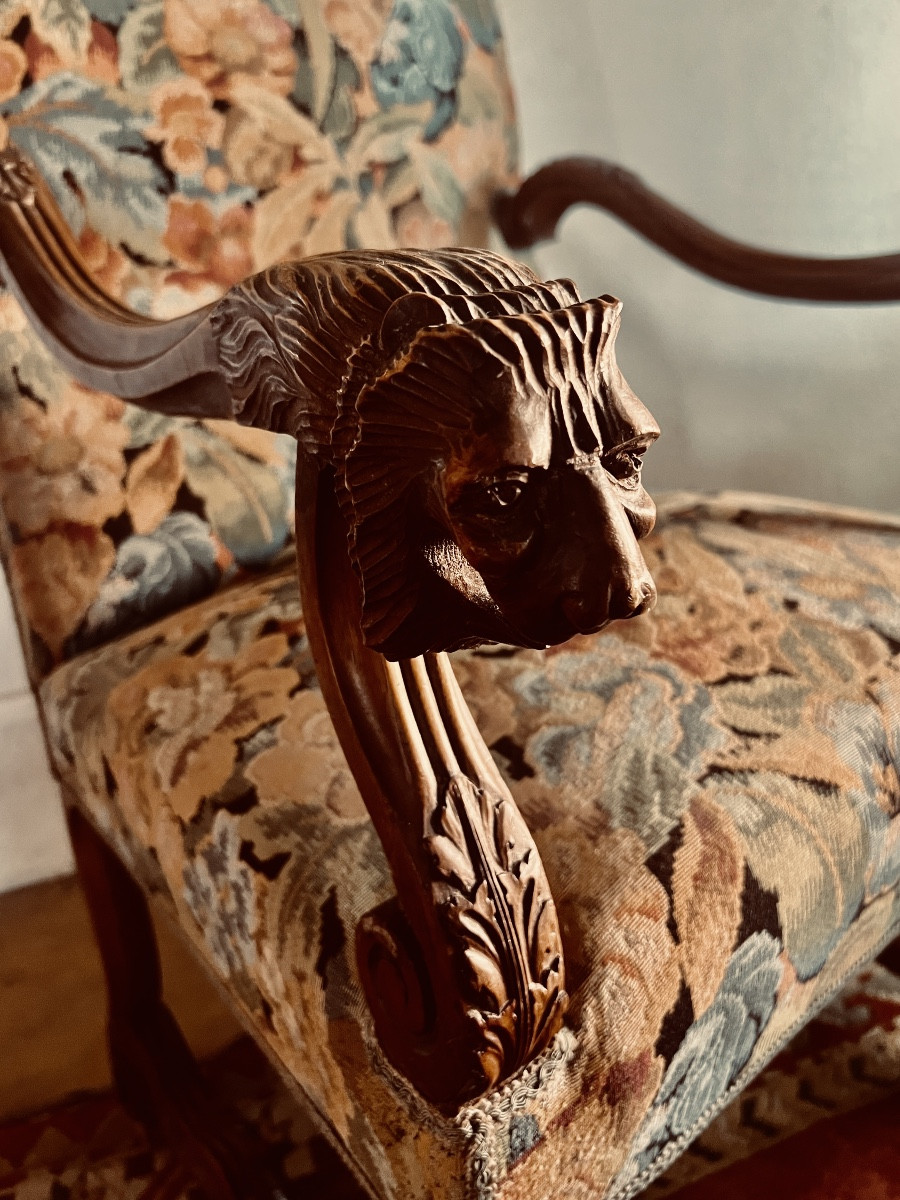 Walnut Chair Louis XIV XVIIth Century With Lion Head Sculptures-photo-2